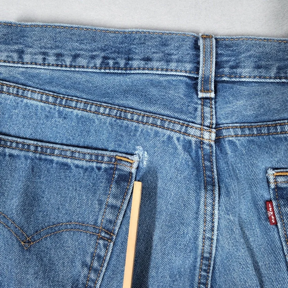 Levi's 505 Jeans Men's 34x32 Light Wash Blue Regular Fit Straight Leg Distressed